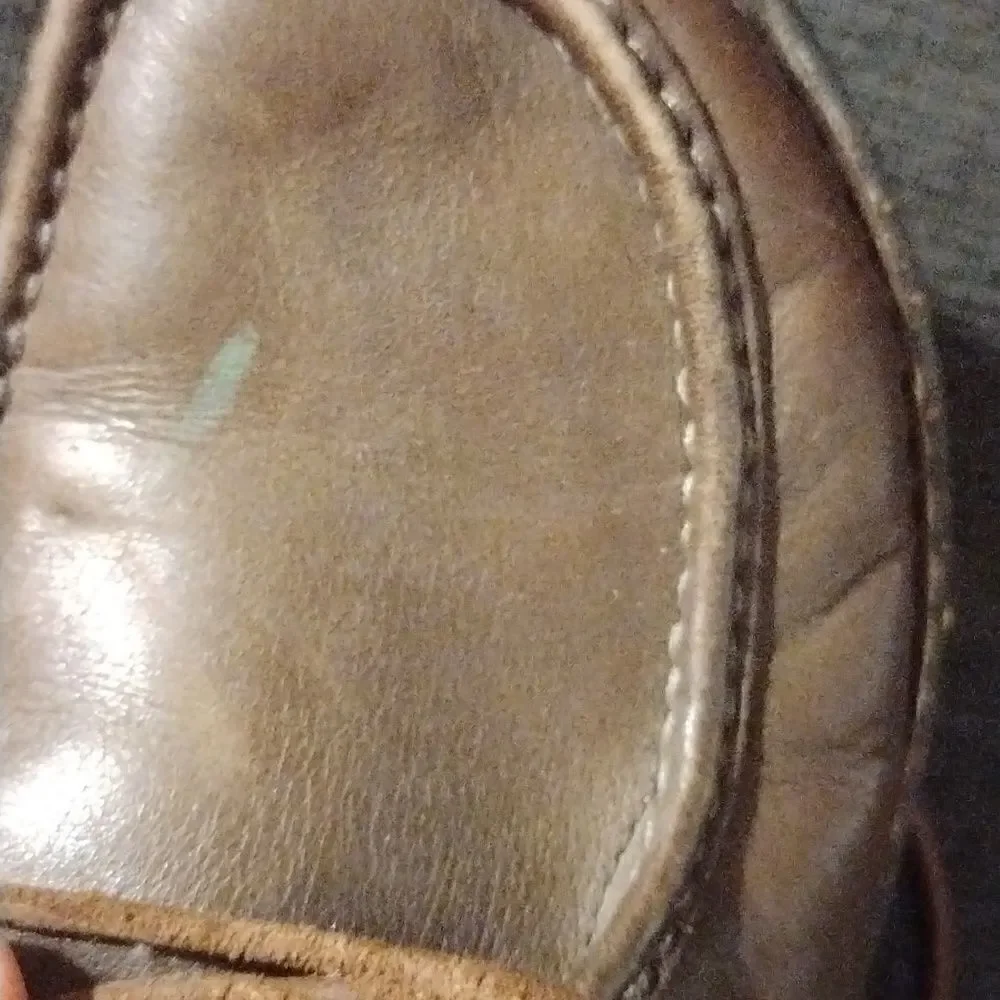 Ugg loved shoes, size 8(has marks has seen pics)